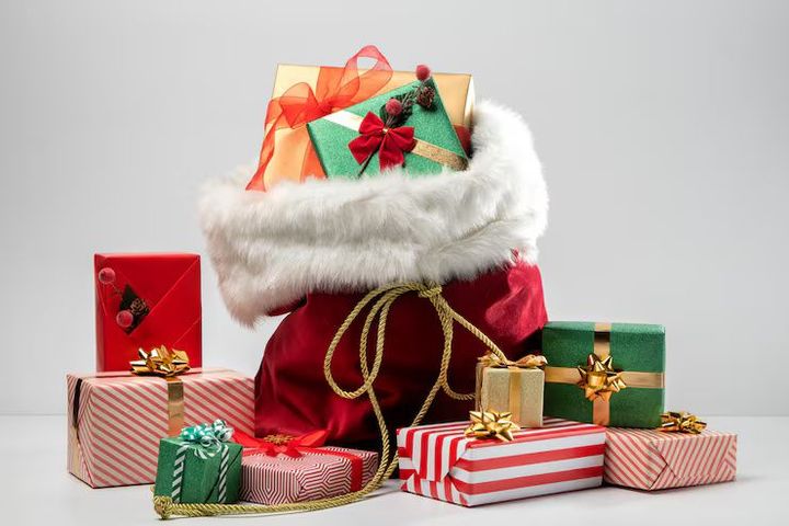 Guide To Top 20 Christmas Gift Ideas for 2025: From Tech to Handmade